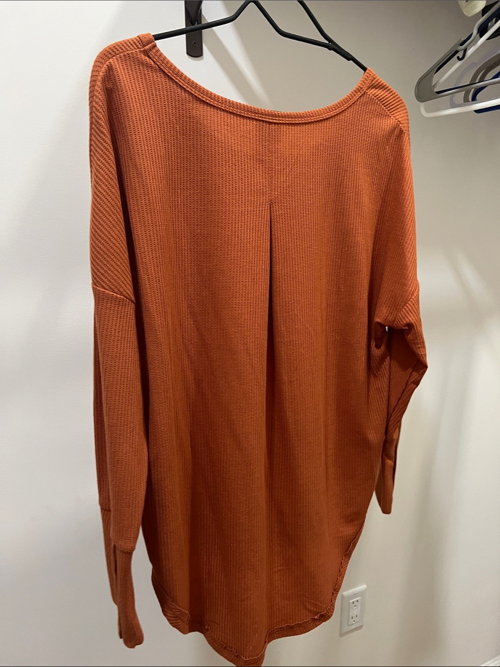 Relaxed Ribbed Long-Sleeve Top in Rust Orange High/Low - Picture 2 of 4